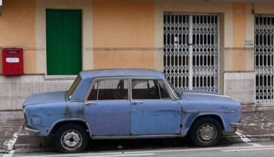 Conegliano: la Lancia Fulvia parcheggiata da 47 anni diventa un monumento