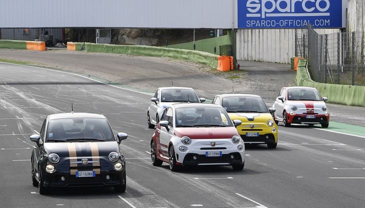 Anche Abarth verso l’elettrico: a Vallelunga debuttano le 595 K-Hertz e le 500 Icon-e - Foto 1 di 20