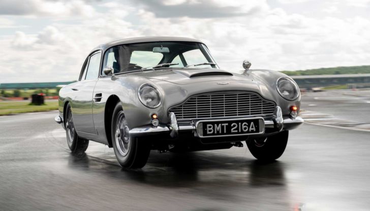 Aston Martin, Jaguar, Land Rover e Maserati: tutte le auto del film 007 – No Time to Die - Foto 1 di 15