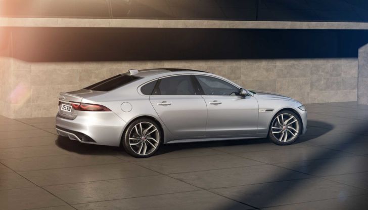 Aston Martin, Jaguar, Land Rover e Maserati: tutte le auto del film 007 – No Time to Die - Foto 8 di 15