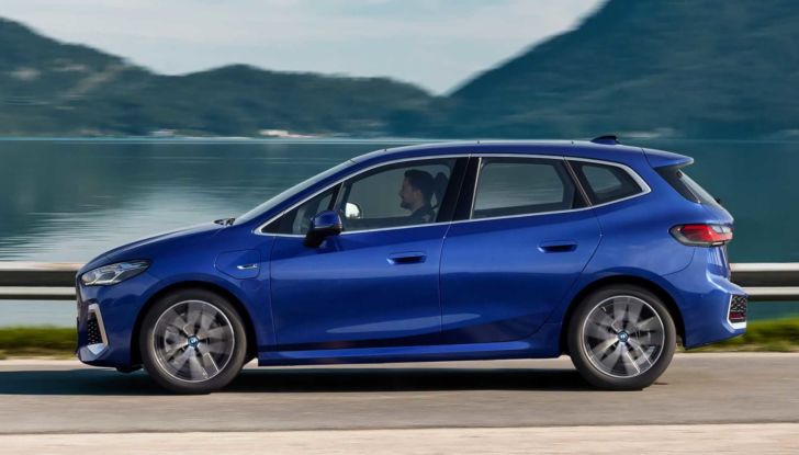 BMW Serie 2 Active Tourer: prova su strada della monovolume ibrida - Foto 9 di 19