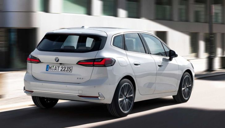 BMW Serie 2 Active Tourer: prova su strada della monovolume ibrida - Foto 12 di 19