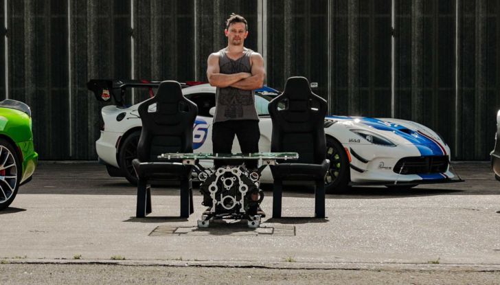 Da supercar ad oggetto di arredamento: il V10 della Viper diventa un braciere! - Foto 5 di 5