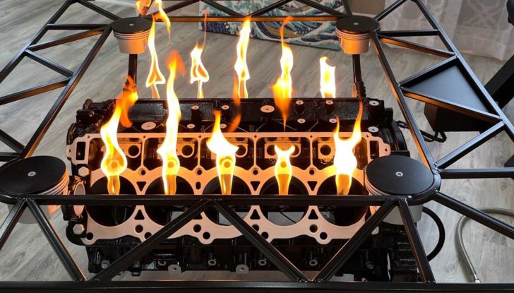 Da supercar ad oggetto di arredamento: il V10 della Viper diventa un braciere! - Foto 1 di 5