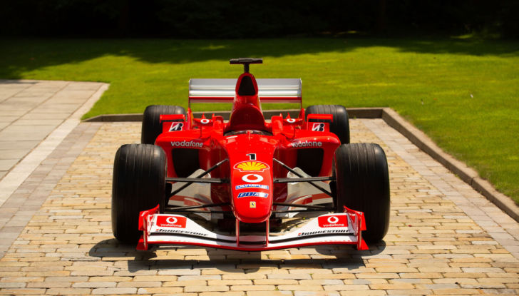 Una Ferrari F1 sfreccia in autostrada: il pilota è ricercato dalla Polizia - Foto 3 di 11