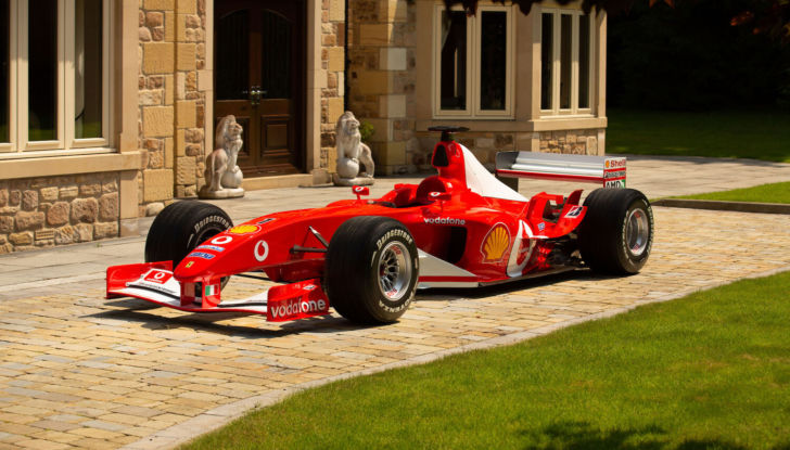 Una Ferrari F1 sfreccia in autostrada: il pilota è ricercato dalla Polizia - Foto 5 di 11