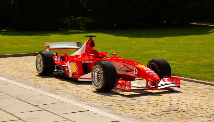 Una Ferrari F1 sfreccia in autostrada: il pilota è ricercato dalla Polizia - Foto 1 di 11