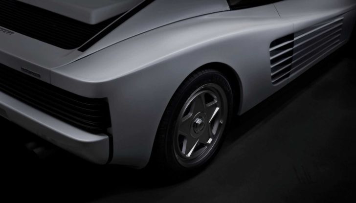 Ferrari Testarossa: il mito rinasce con il restomod di Officine Fioravanti - Foto 7 di 10