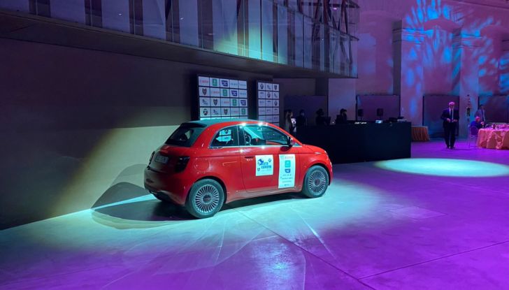 Fiat 500 Elettrica: il “cinquino” a batterie è la nuova Auto Europa 2022 - Foto 7 di 9