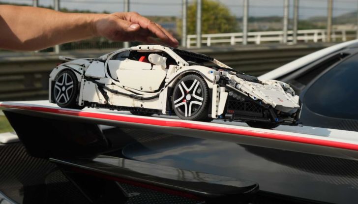 GTA Spano: il modellino LEGO ha 10 motori elettrici e tocca i 36,5 km/h! - Foto 10 di 18