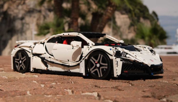GTA Spano: il modellino LEGO ha 10 motori elettrici e tocca i 36,5 km/h! - Foto 12 di 18