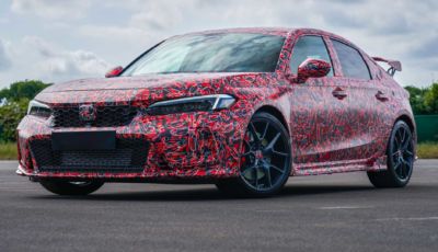Honda Civic: due foto teaser mostrano in anteprima la Type R 2022