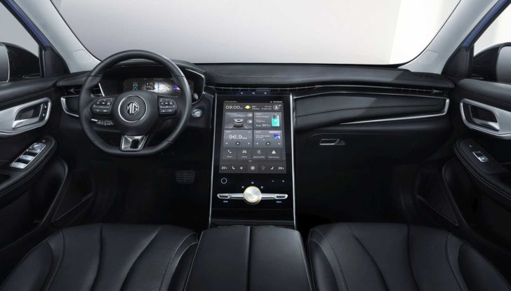 MG Europe debutta in Italia con MG5 Electric, ZS EV e Marvel R - Foto 3 di 9