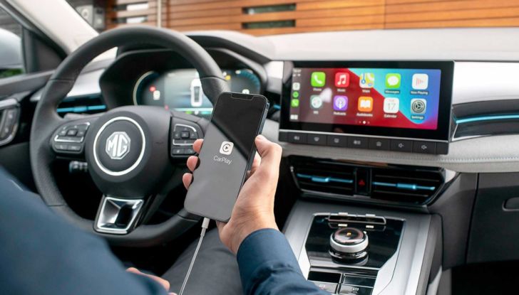 MG Europe debutta in Italia con MG5 Electric, ZS EV e Marvel R - Foto 6 di 9