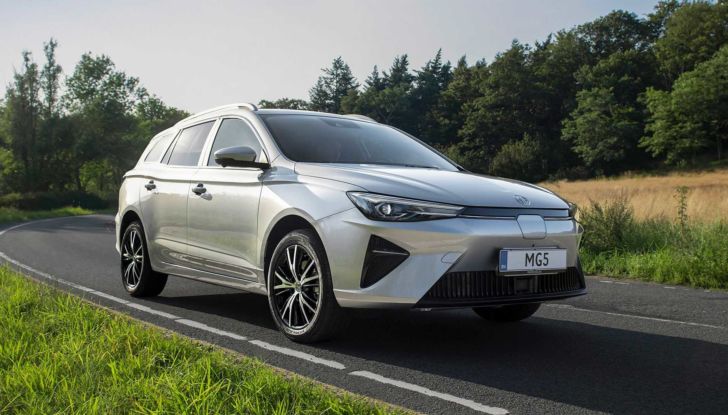 MG Europe debutta in Italia con MG5 Electric, ZS EV e Marvel R - Foto 4 di 9