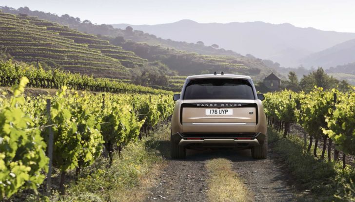 Range Rover 2022: al debutto la ibrida plug-in con prezzi da 135.800 Euro - Foto 11 di 15