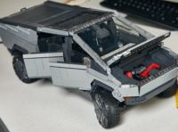 Anche il Tesla Cybertruck può essere costruito con i mattoncini!