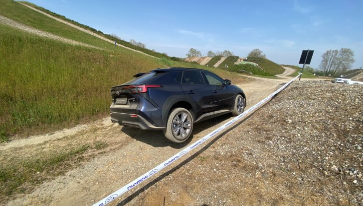 Subaru Solterra: trazione integrale e 218 CV per il SUV elettrico giapponese - Foto 4 di 19