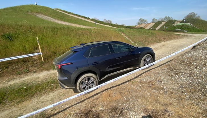 Subaru Solterra: trazione integrale e 218 CV per il SUV elettrico giapponese - Foto 13 di 19