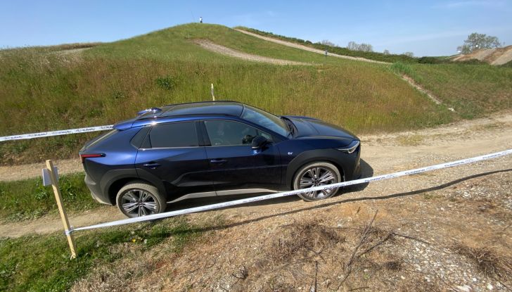 Subaru Solterra: trazione integrale e 218 CV per il SUV elettrico giapponese - Foto 10 di 19