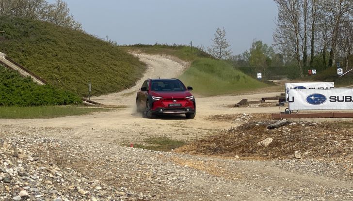 Subaru Solterra: trazione integrale e 218 CV per il SUV elettrico giapponese - Foto 15 di 19