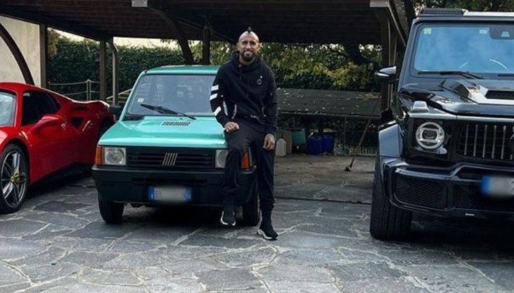 La nuova supercar di Arturo Vidal è una Fiat Panda! - Foto 7 di 7