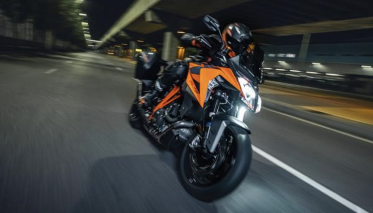 KTM 1290 Super Duke GT 2022: annunciato il prezzo di vendita - Foto 9 di 11
