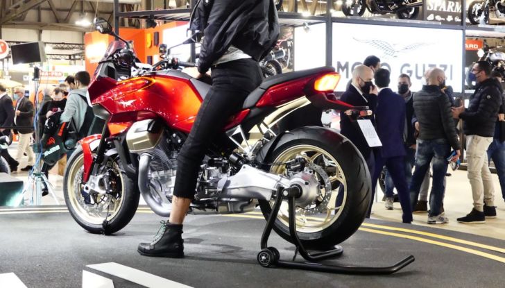 EICMA 2021: Moto Guzzi presenta la V100 Mandello - Foto 16 di 19