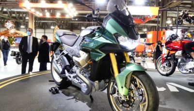 EICMA 2021: Moto Guzzi presenta la V100 Mandello