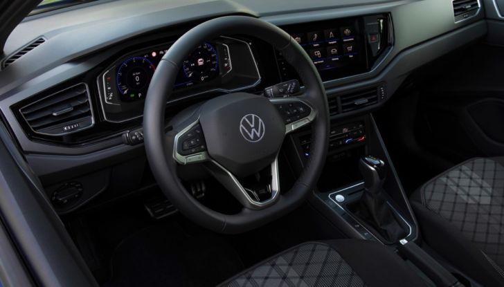 [VIDEO] Nuova Volkswagen Polo Restyling 2022: Prova su strada, opinioni, versioni e prezzi - Foto 17 di 41