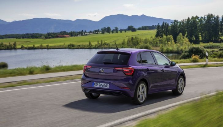 [VIDEO] Nuova Volkswagen Polo Restyling 2022: Prova su strada, opinioni, versioni e prezzi - Foto 24 di 41