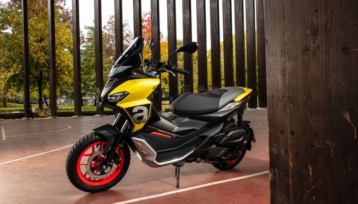 Aprilia SR GT: la Casa di Noale toglie i veli al suo primo scooter “urban adventure” - Foto 1 di 18