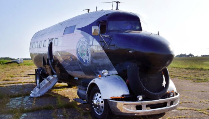 Quando l’aeronautica incontra il mondo auto: ecco il camper che “mette le ali”! - Foto 1 di 4