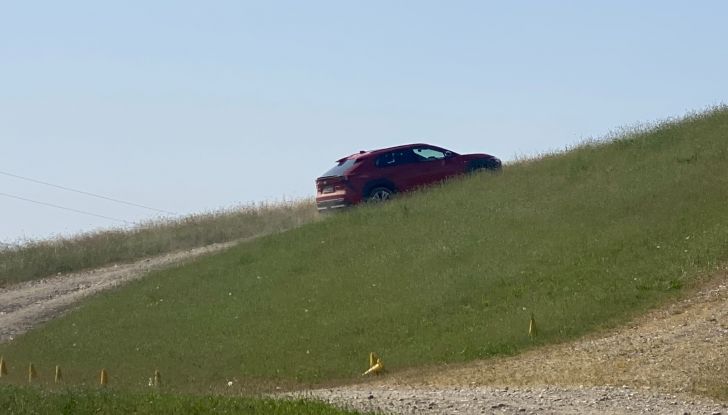 Subaru Solterra: trazione integrale e 218 CV per il SUV elettrico giapponese - Foto 18 di 19