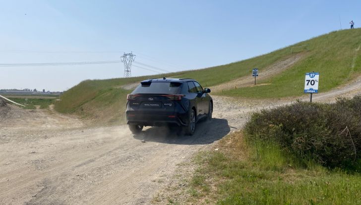 Subaru Solterra: trazione integrale e 218 CV per il SUV elettrico giapponese - Foto 14 di 19
