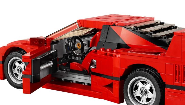 A Legoland in California arriva la Ferrari F40 in formato mattoncino! - Foto 9 di 15