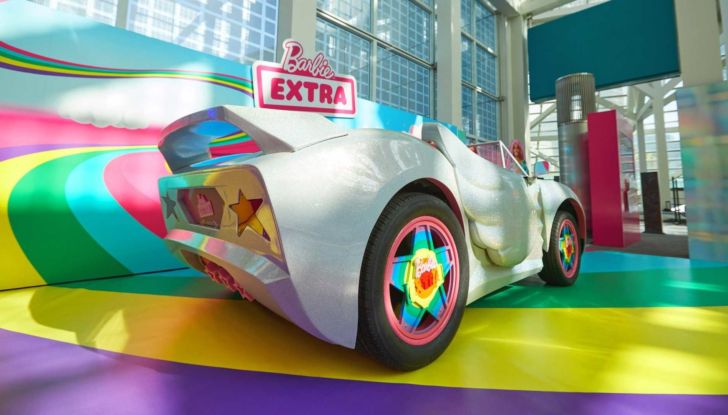 L’auto di Barbie a grandezza naturale… è una Fiat 500 elettrica! - Foto 3 di 11