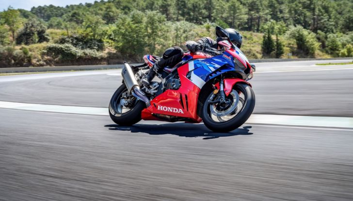Honda CBR 250 RR 2022: una Fireblade in miniatura - Foto 14 di 31