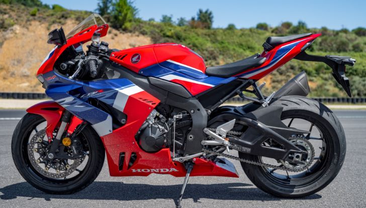 Honda CBR 250 RR 2022: una Fireblade in miniatura - Foto 10 di 31