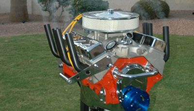 Il barbecue per gli appassionati di auto? Quello a forma di V8 della Hot Rod Grills!