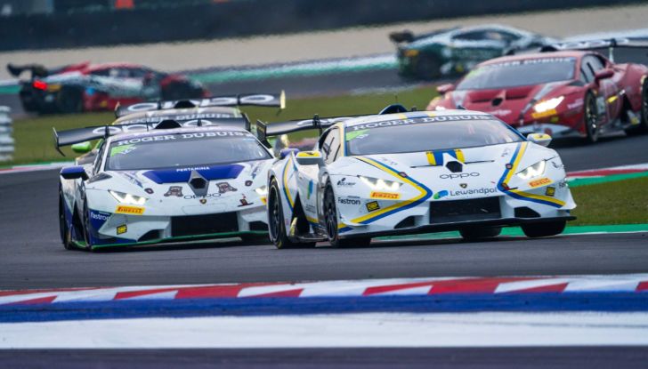 A Misano la Vincenzo Sospiri vince le Finali Mondiali Lamborghini 2021 - Foto 1 di 40