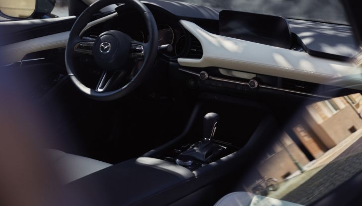 Mazda3 MY2022: hatchback e sedan, è già ordinabile da 24.850 Euro - Foto 12 di 12
