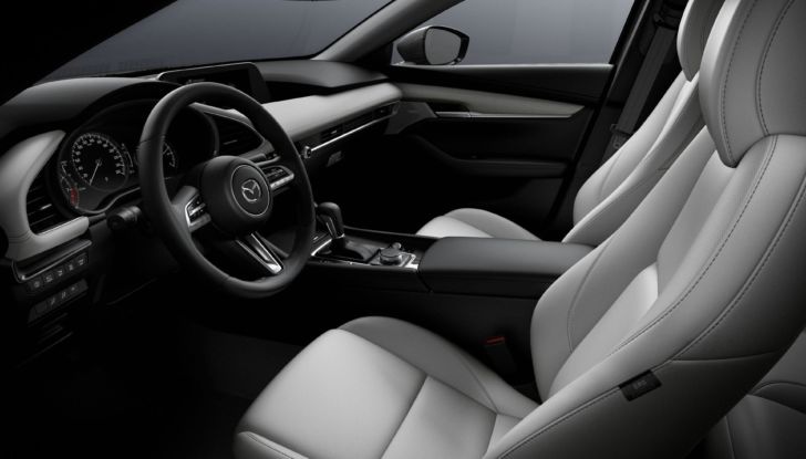 Mazda3 MY2022: hatchback e sedan, è già ordinabile da 24.850 Euro - Foto 11 di 12