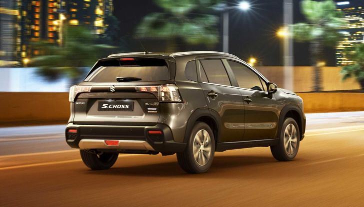 Suzuki S-Cross 2022: al debutto il Full Hybrid da 115 CV e 140 Volt - Foto 17 di 18