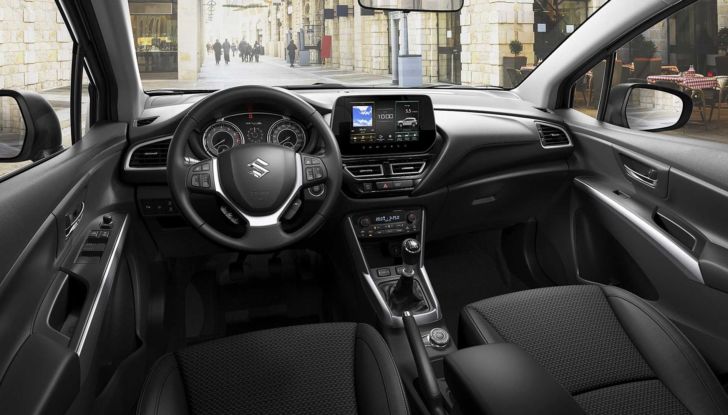 Suzuki S-Cross 2022: al debutto il Full Hybrid da 115 CV e 140 Volt - Foto 13 di 18
