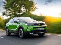 Opel Mokka-e: ora può essere ricaricata anche in corrente continua fino a 100 kW