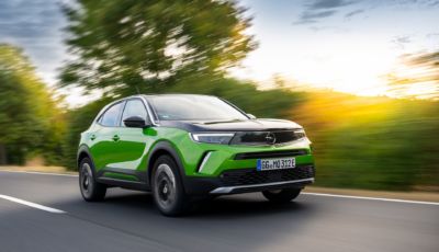 Opel Mokka-e: ora può essere ricaricata anche in corrente continua fino a 100 kW