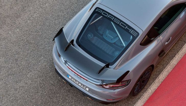 Lotta in famiglia: la Porsche 718 Cayman GT4 RS (anche Clubsport) sfida la 911 GT3! - Foto 10 di 23
