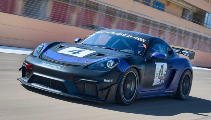 Lotta in famiglia: la Porsche 718 Cayman GT4 RS (anche Clubsport) sfida la 911 GT3! - Foto 17 di 23