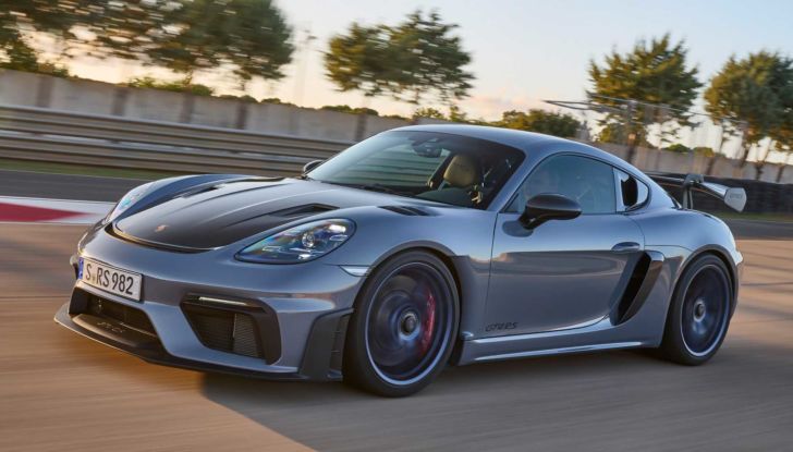 Lotta in famiglia: la Porsche 718 Cayman GT4 RS (anche Clubsport) sfida la 911 GT3! - Foto 3 di 23